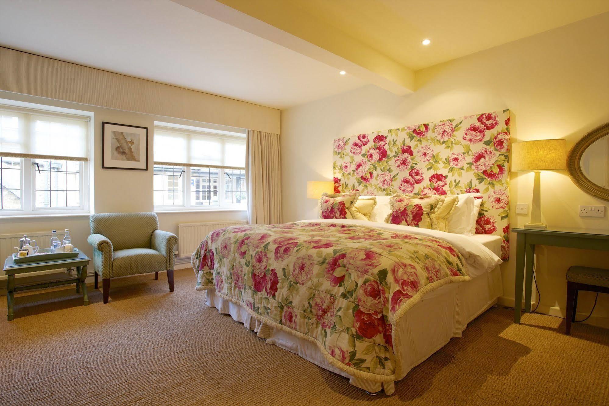 The Hare & Hounds Hotel Tetbury Dış mekan fotoğraf